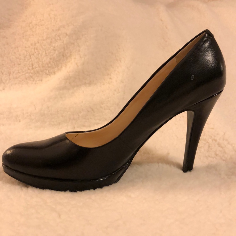 Nine West classic black pump heel
